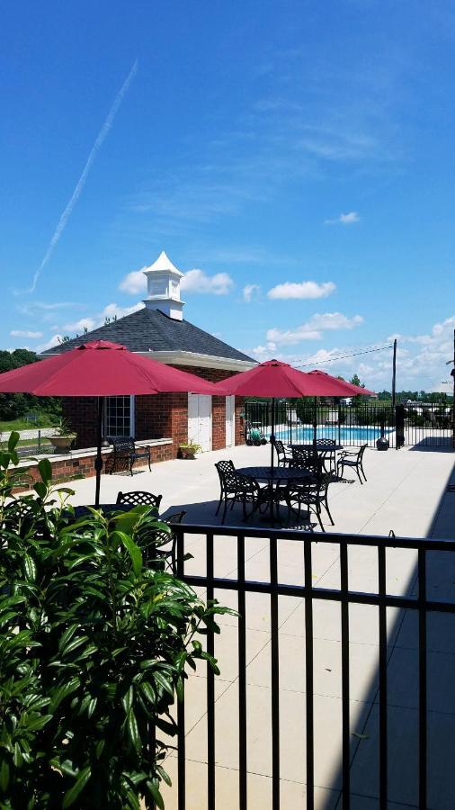 Appomattox Inn And Suites Экстерьер фото